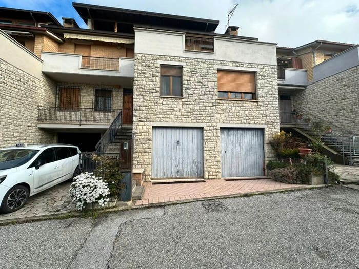 Casa con 6 locali in vendita in Via San Benedetto, Zona Nuova, Assisi