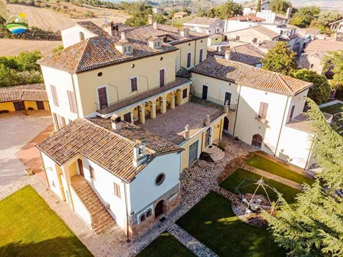 Casa con 5 locali in vendita in Strada Provinciale, Teramo