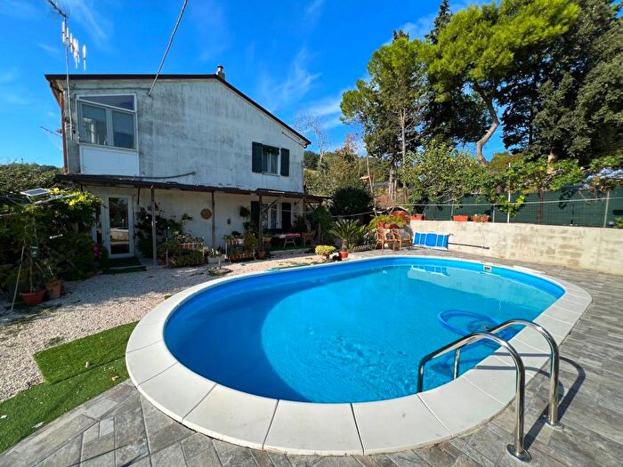 Casa con 6 locali in vendita in Strada Statale Adriatica, Monte San Bartolo, Pesaro