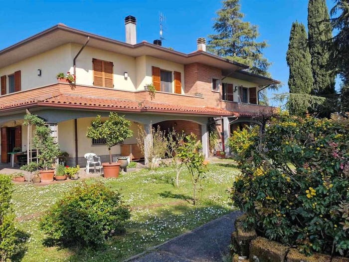 Casa con 6 locali in vendita in Quattro, Forlì