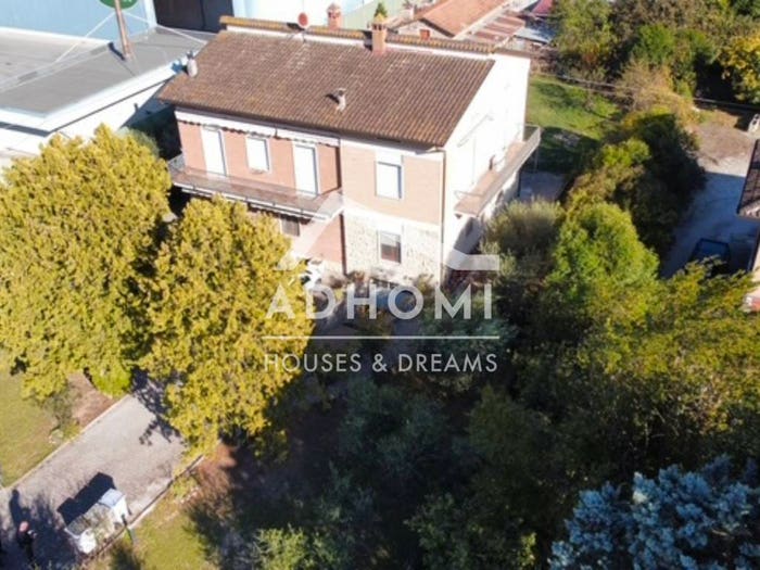 Casa con 6 locali in vendita in Via Enrico Mattei, Bastia, Bastia Umbra