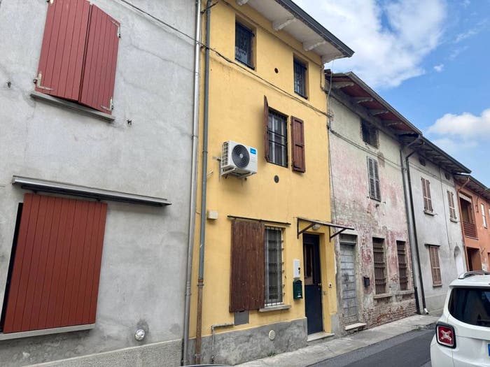 Casa con 5 locali in vendita in borgo giosuè carducci, Centro, Roccabianca
