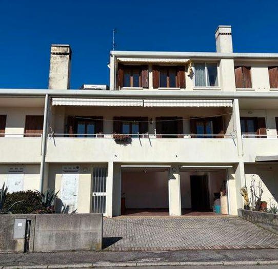 Casa con 6 locali in vendita in Via Aprile, Centro, Caneva