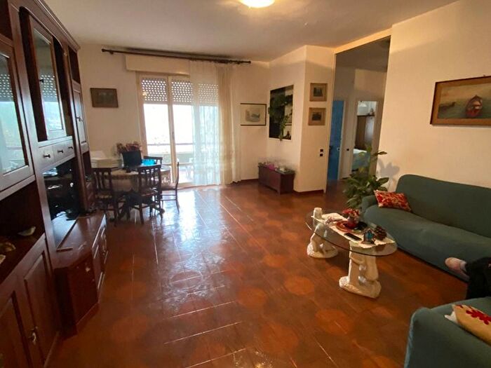 Appartamento con 5 locali in vendita in Via Alessandro Manzoni, Le Grazie, Ancona