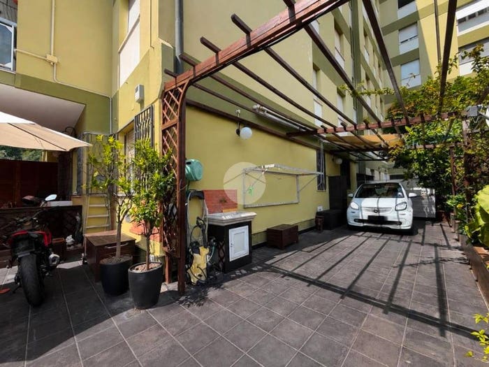 Appartamento quadrilocale in vendita in Piazzale Giardino Fiorito, Pegli, Genova