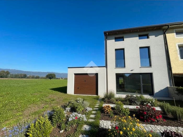 Casa quadrilocale in vendita in Via Santa Romana, Nove