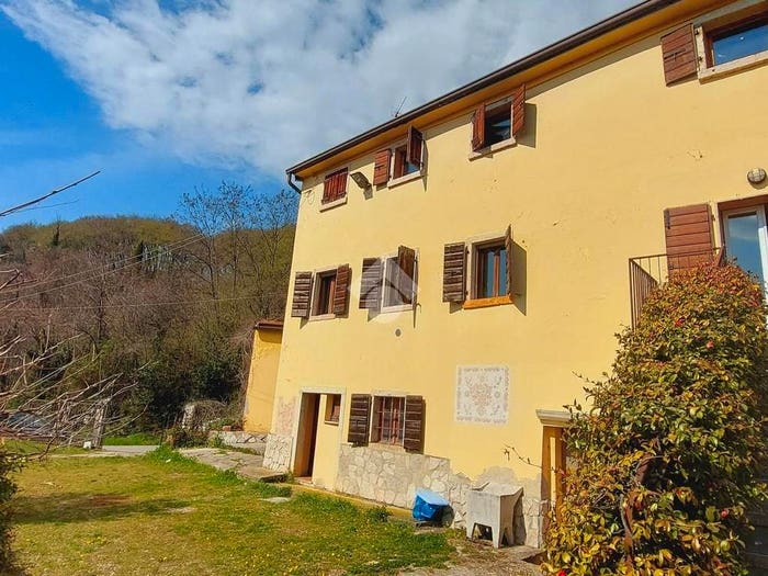 Appartamento quadrilocale in vendita in Via Enzo Ferrari, Caprino Veronese