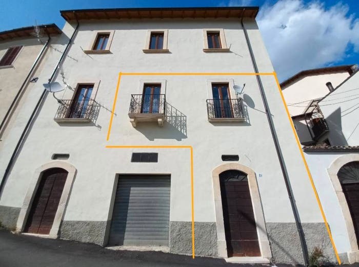 Casa con 5 locali in vendita in Via Braccio da Montone, Centro, Fontecchio