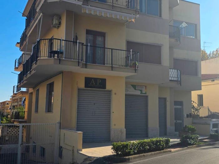 Appartamento trilocale in vendita in Via Stazione, Praia a Mare