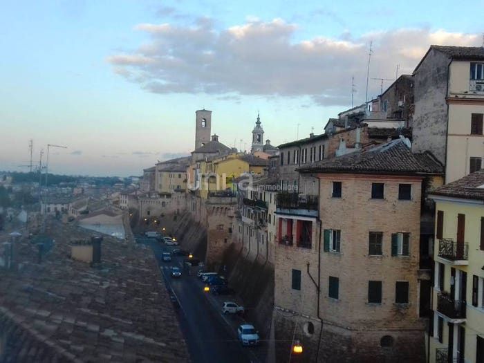 Appartamento con 5 locali in vendita in Viale della Vittoria, Jesi