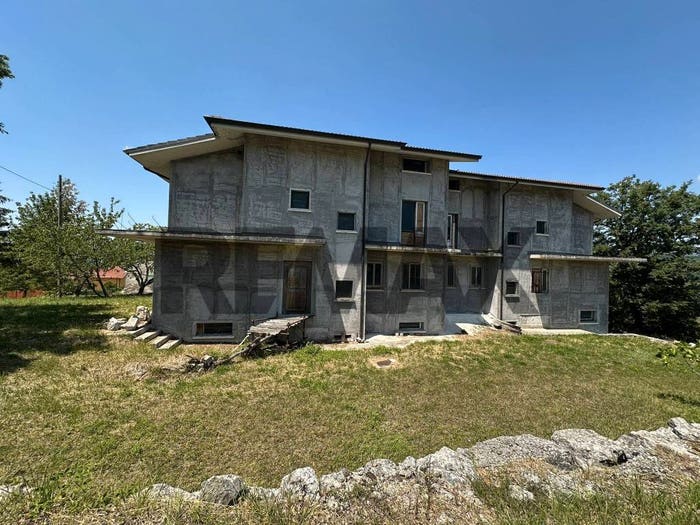 Appartamento con 6 locali in vendita in Via Piazza Sant'Antonio, Roccasicura