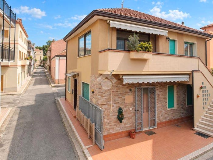Appartamento quadrilocale in vendita in Via Napoli, Centro, Roseto degli Abruzzi