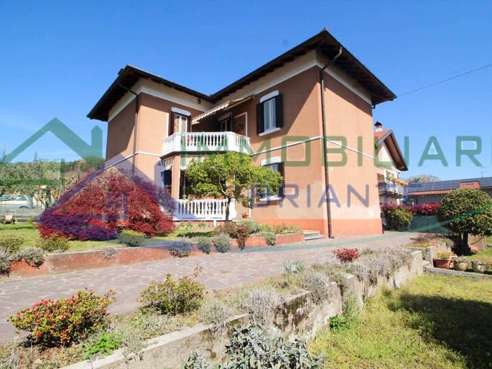 Casa con 6 locali in vendita in Via Roma, Mercallo