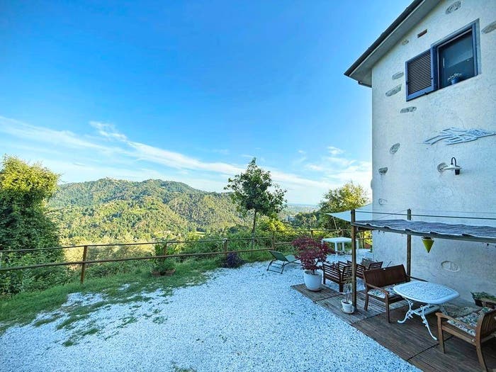 Casa quadrilocale in vendita in Via Montebello, Camaiore Paese, Camaiore