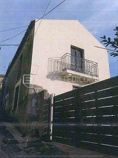Appartamento con 5 locali in vendita in Vico IV Piazza, Gagliano, Catanzaro