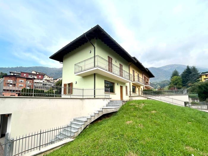 Casa quadrilocale in vendita in Via Giacomo Leopardi, Centro, Gandino