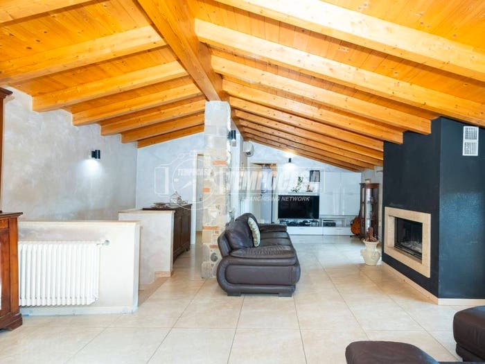 Appartamento quadrilocale in vendita in Via Francesco Petrarca, Centro, Torre Boldone