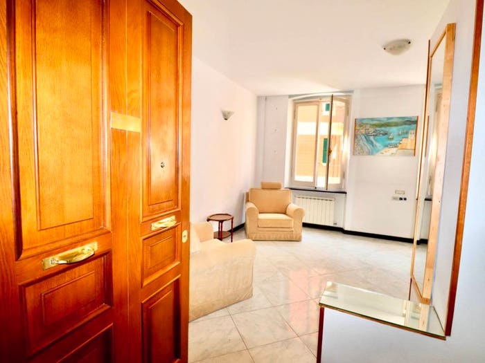 Appartamento con 6 locali in vendita in Via Raffaele Pratolongo, Sturla, Genova
