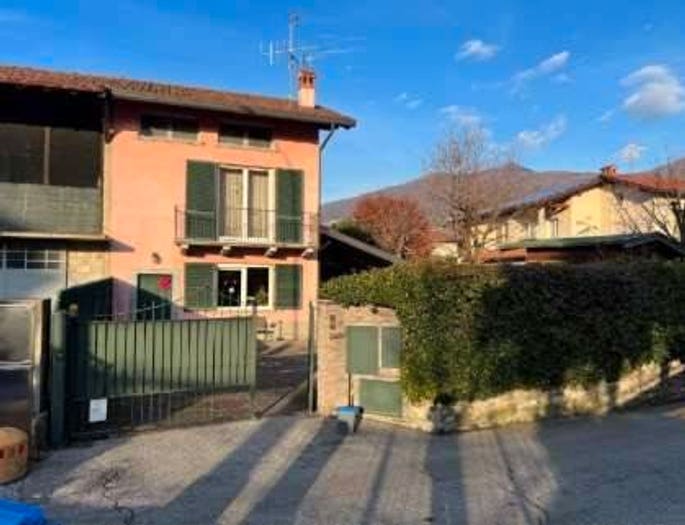 Casa trilocale in vendita in Via Castello, Annone di Brianza