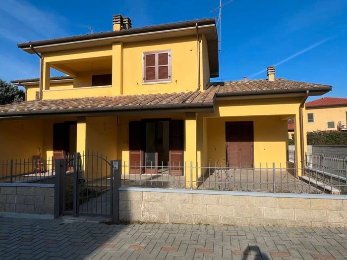 Casa quadrilocale in vendita in Strada Umbro Casentinese, Centro, Castiglion Fiorentino