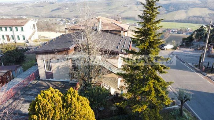 Casa con 6 locali in vendita in Strada Bacedasco, Strada Per Bacedasco, Castell'Arquato