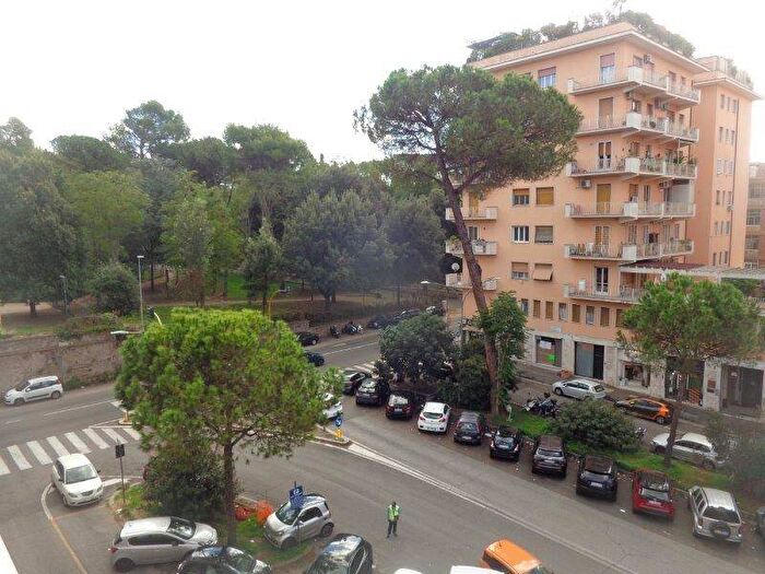 Appartamento quadrilocale in vendita in Medaglie d'Oro, Roma