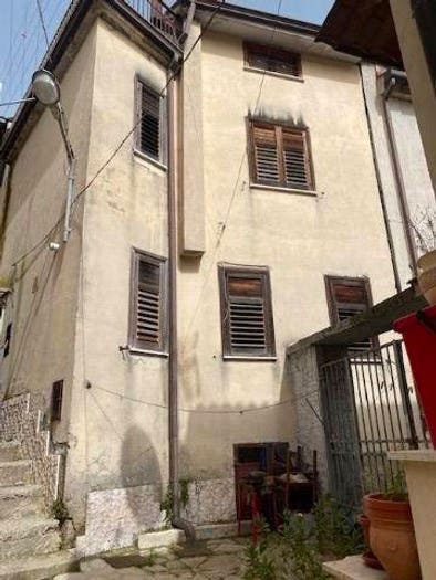 Casa quadrilocale in vendita in Vicolo delle Palme, Centro, Monteforte Irpino