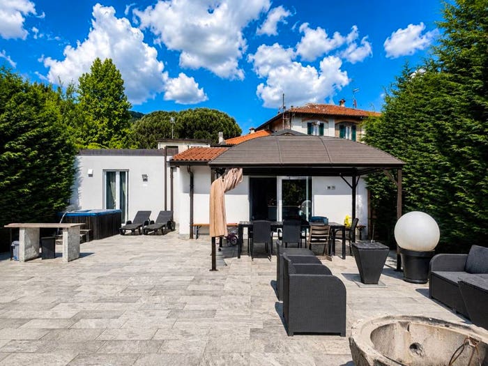 Appartamento quadrilocale in vendita in Lora, Como