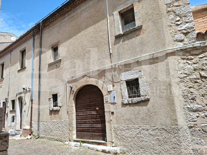 Casa quadrilocale in vendita in Via Barberini, Centro, Rocca di Mezzo