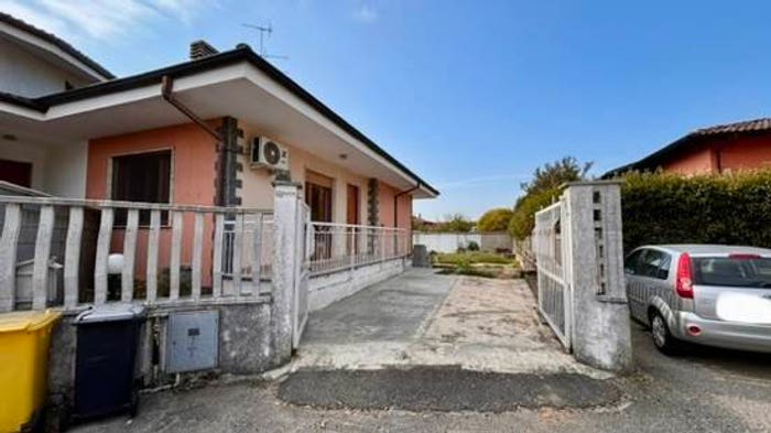 Casa quadrilocale in vendita in Via Domenico Nigra, Centro, Torrazza Piemonte