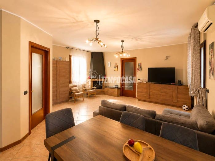 Casa trilocale in vendita in Strada Statale Sud, Centro, Mirandola
