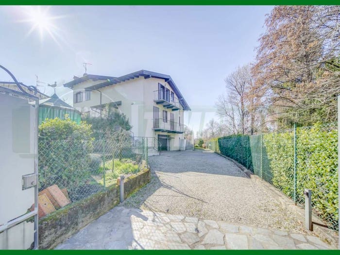 Casa con 6 locali in vendita in Via Michelangelo Buonarroti, LavenoMombello