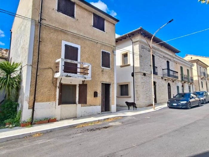 Casa quadrilocale in vendita in Piazza della Libertà, Centro, Pietranico