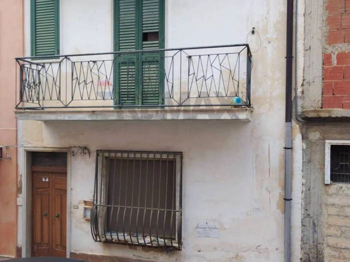 Casa con 6 locali in vendita in via enrico de nicola, Grammichele