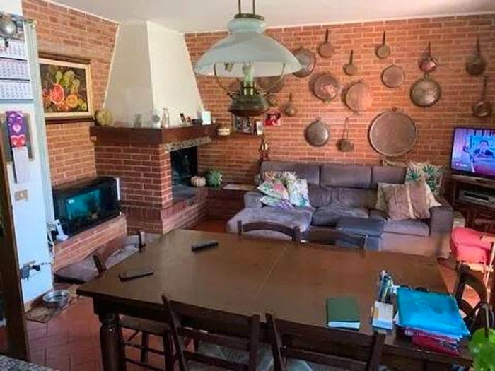 Casa con 6 locali in vendita in Calci