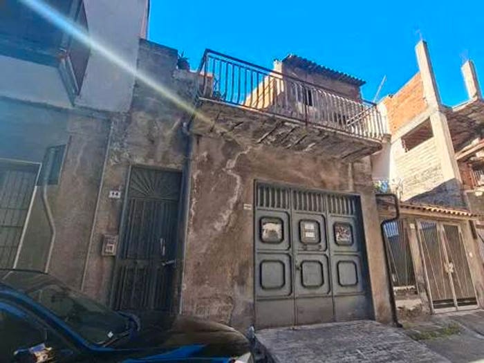 Casa con 5 locali in vendita in Via G Pitrè No Number, Paternò
