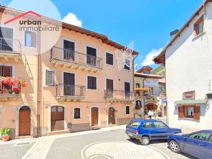 Casa con 6 locali in vendita in Via Valle San Paolo, Pescasseroli