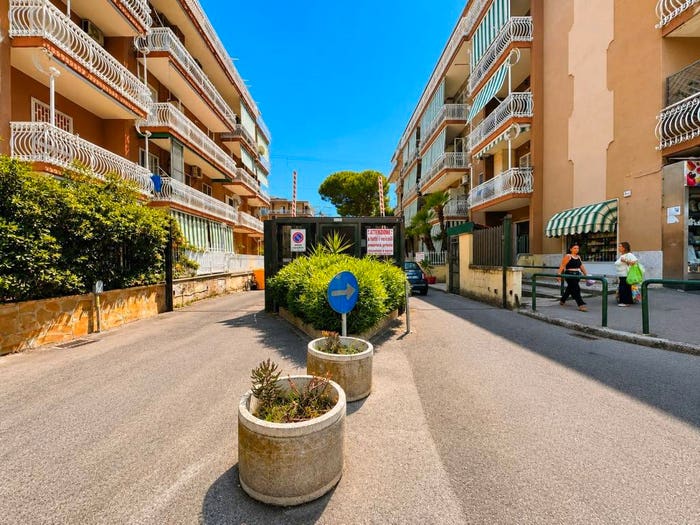 Appartamento trilocale in vendita in Via Vicinale San Donato, Pianura, Napoli