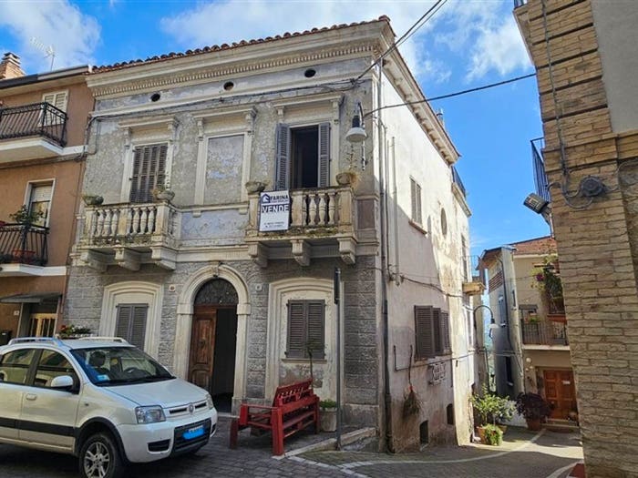 Casa con 6 locali in vendita in Via Duca degli Abruzzi, Perano