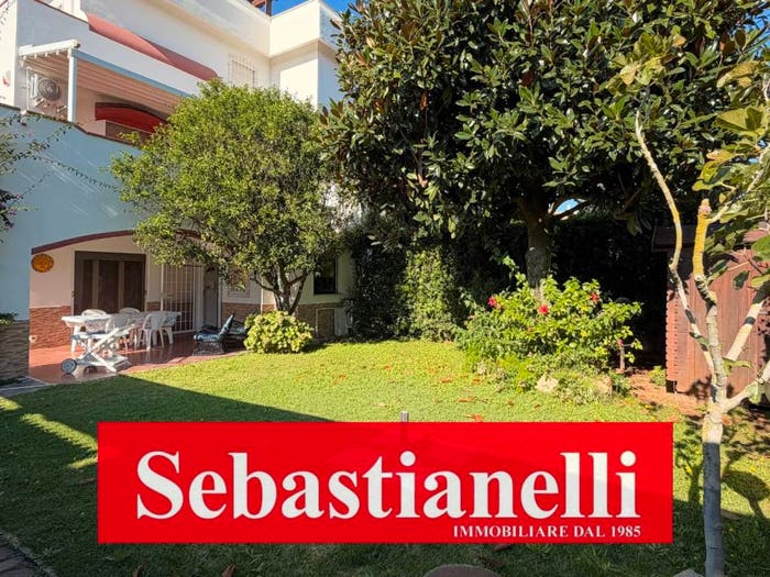 Appartamento con 6 locali in vendita in Lungomare Enea, Lavinio Mare, Anzio