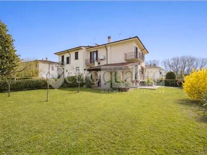 Casa con 6 locali in vendita in Vicolo Botticelli, Centro, Ostiglia