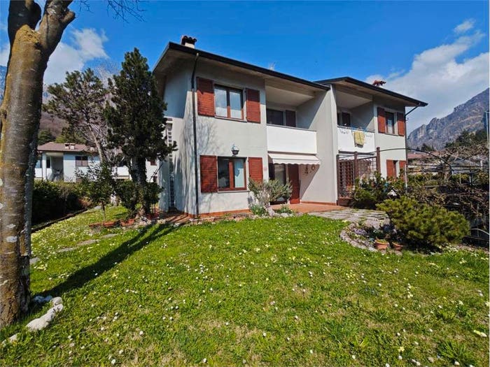 Casa con 5 locali in vendita in via Fiume, Centro, Ballabio