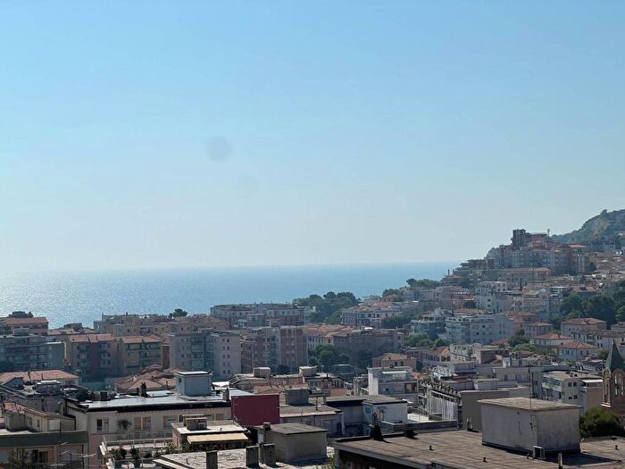 Appartamento trilocale in vendita in Ancona