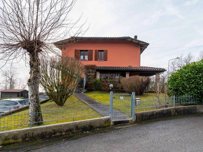 Appartamento trilocale in vendita in Via Zocco, Montese