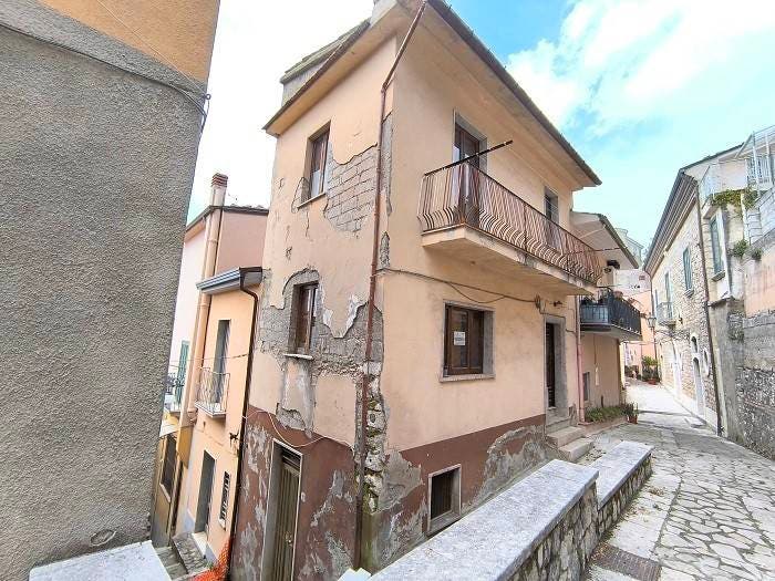 Casa trilocale in vendita in Via Celso, Gesualdo