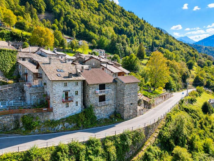 Appartamento quadrilocale in vendita in Frazione Arzo, Morbegno