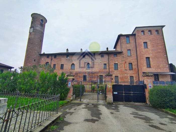 Casa con 6 locali in vendita in piazza castello, Inverno, Inverno e Monteleone