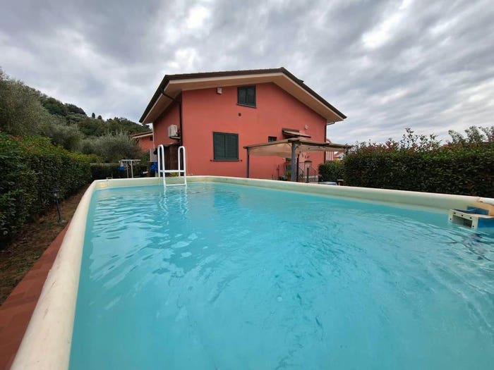 Casa con 6 locali in vendita in Bozzano Quiesa, Massarosa