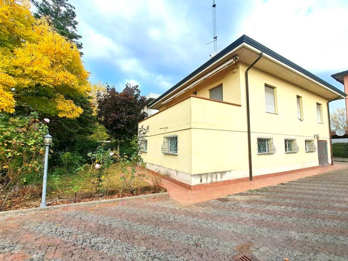 Casa quadrilocale in vendita in Via Arturo Scotti, San Leonardo, Parma