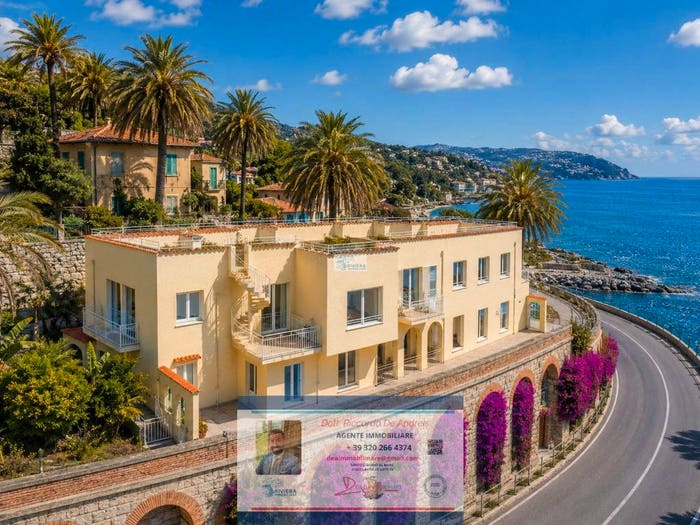 Appartamento trilocale in vendita in Via Charles Garnier, Centro Storico Sant'Ampelio, Bordighera